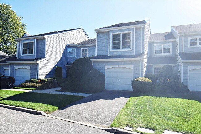 3 Lakebridge Dr S in Kings Park, NY - Foto de edificio - Building Photo