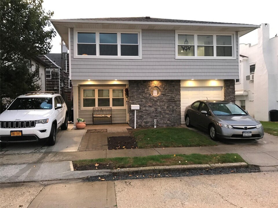 109 Mitchell Ave in Long Beach, NY - Building Photo