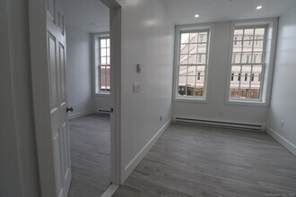 74 State St-Unit -1 in New London, CT - Building Photo - Building Photo