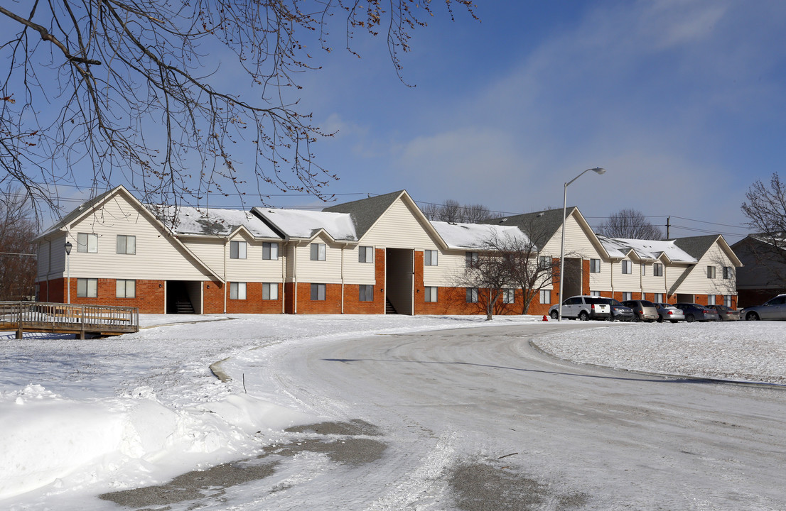 Lake Camelot Apartments in Indianapolis, IN - Foto de edificio