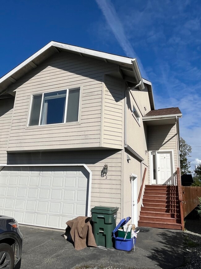 8847 Lakehurst Dr, Unit 2 in Anchorage, AK - Building Photo - Building Photo