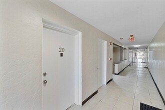 395 SW 15th St in Pompano Beach, FL - Foto de edificio - Building Photo