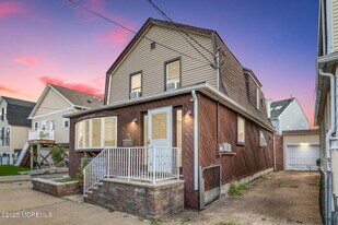 49 Sea Drift Ave in Highlands, NJ - Building Photo