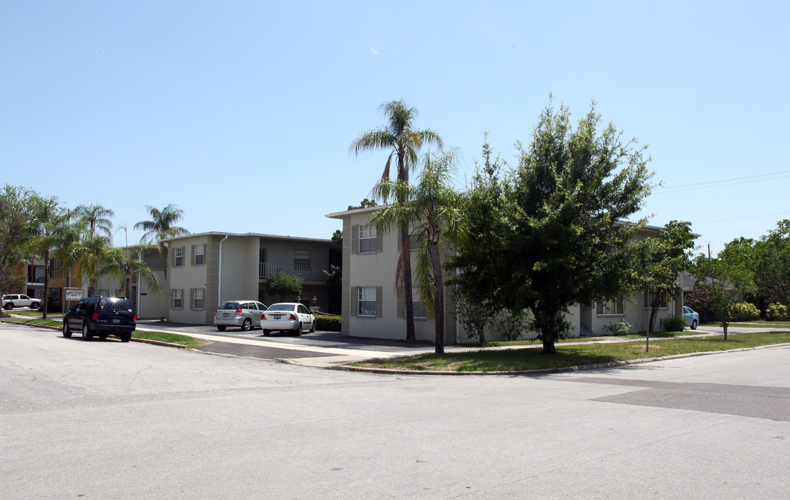 Biscayne Apartments in Tampa, FL - Foto de edificio