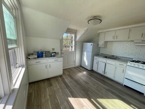 29 Center St in Easthampton, MA - Foto de edificio - Building Photo