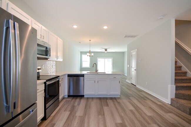 427 Sunfish LN in Sneads Ferry, NC - Building Photo - Building Photo