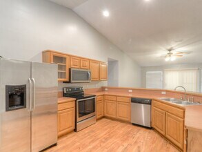 313 Johns Glen Dr in Jacksonville, FL - Foto de edificio - Building Photo