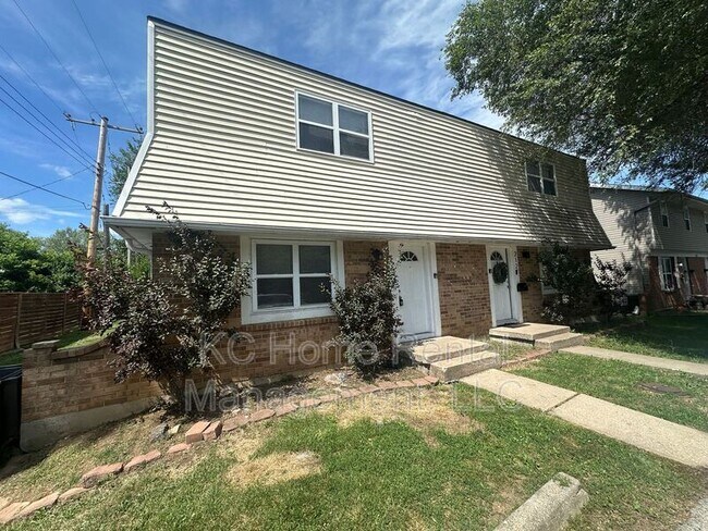 212 N Oak Dr in Belton, MO - Foto de edificio - Building Photo