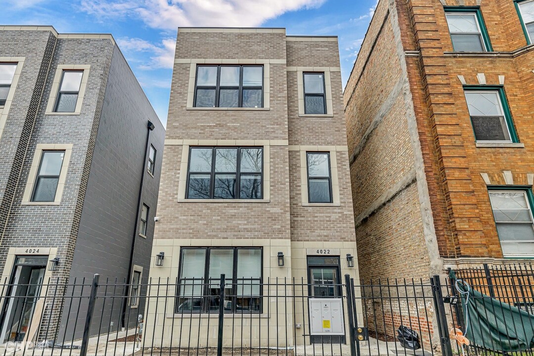 4024 S Calumet Ave in Chicago, IL - Building Photo