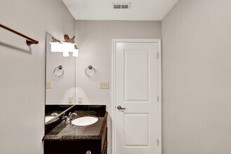 401 International Blvd in Laredo, TX - Building Photo - Building Photo