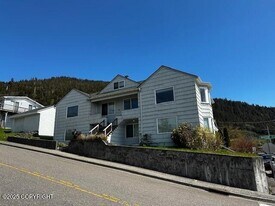 402 Madison St in Ketchikan, AK - Building Photo