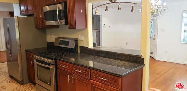 7544 Flight Ave in Los Angeles, CA - Building Photo - Building Photo