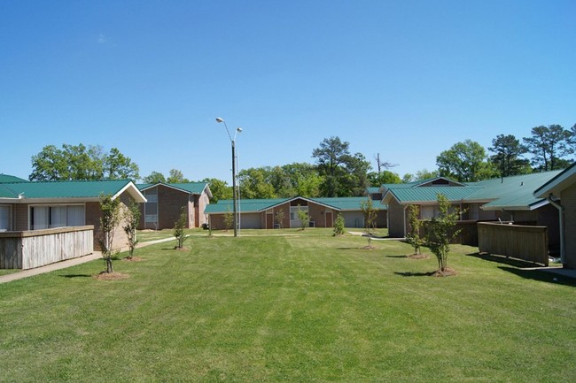 Pines Apartments in Jackson, MS - Building Photo - Building Photo