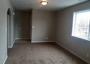 215 W Ctr St in Sugar City, ID - Building Photo - Building Photo