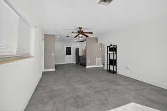 642 SW 11th St in Hallandale Beach, FL - Building Photo - Building Photo