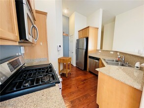 10122 Aspen Rose St in Las Vegas, NV - Building Photo - Building Photo