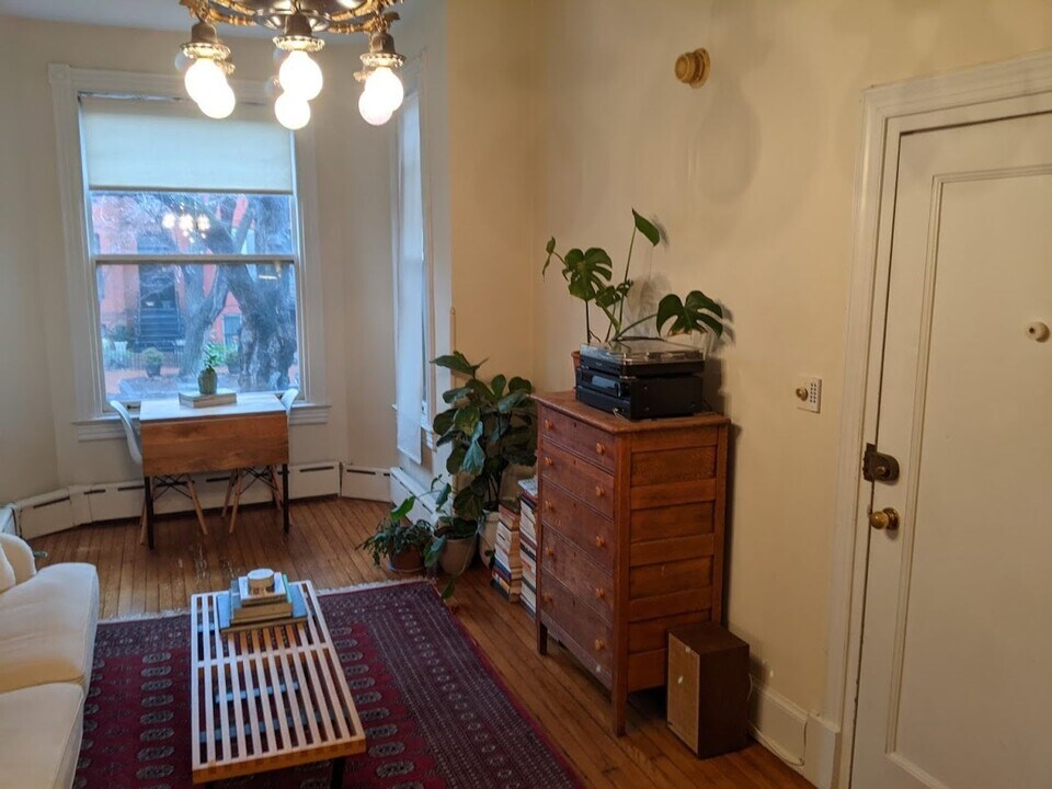 113 5th St NE-Unit -Unit # 1 in Washington, DC - Foto de edificio