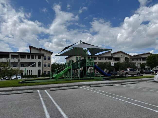 7915 NW 104th Ave in Doral, FL - Building Photo - Building Photo