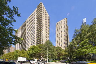 Lincoln Towers in New York, NY - Building Photo - Building Photo