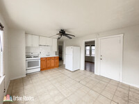 5640 N Ashland Ave, Unit J05P in Chicago, IL - Building Photo - Building Photo