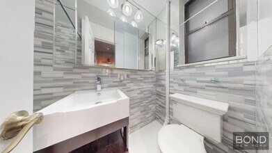 382 E 10th St in New York, NY - Building Photo - Building Photo