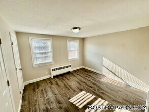 113 Shawomet Ave in Somerset, MA - Building Photo - Building Photo