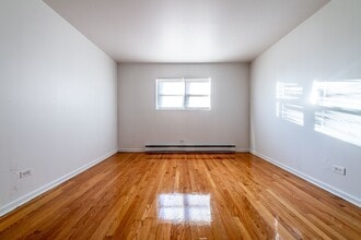 2110 S 5th Ave Maywood, IL 60153 in Maywood, IL - Foto de edificio - Building Photo