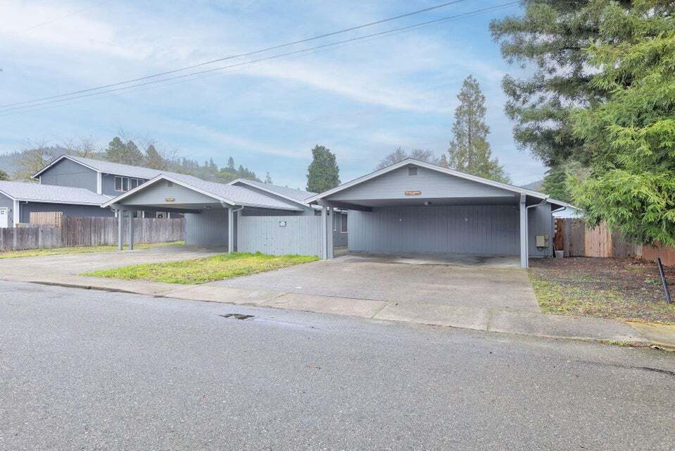 308 Oak St in Rogue River, OR - Building Photo