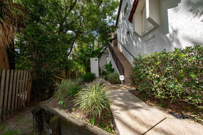 property at 502 Via Del Oro Dr