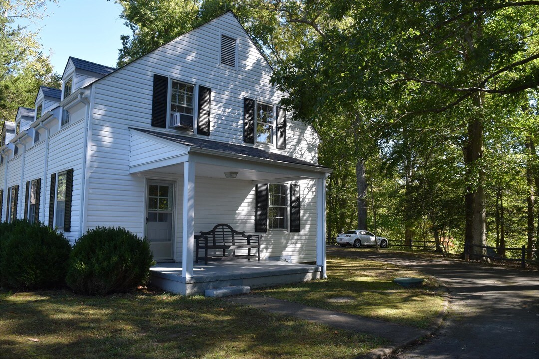 12111 E Gate Ln-Unit -1 in King George, VA - Building Photo