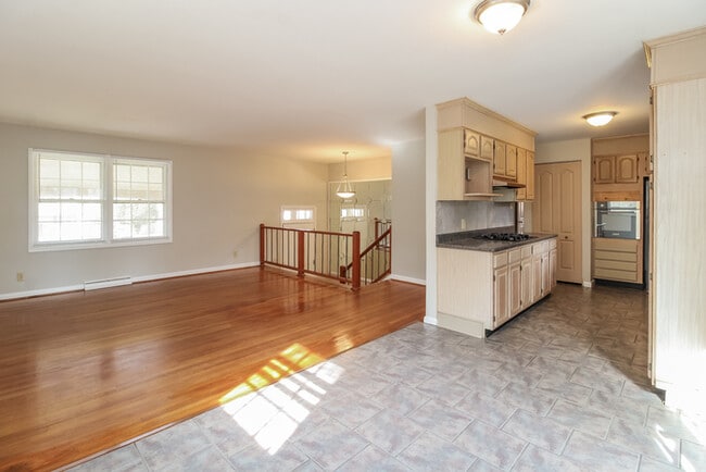 310 Anchor Dr in Greensboro, NC - Foto de edificio - Building Photo