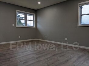 105 Ludland Dr in Manchester, IA - Building Photo - Building Photo
