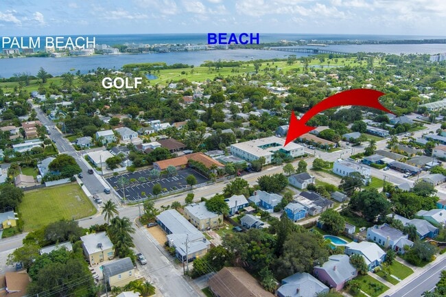 property at 702 N Federal Hwy