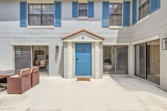 355 Prestwick Cir in Palm Beach Gardens, FL - Building Photo - Building Photo