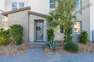 11323 Gravitation Dr in Las Vegas, NV - Building Photo - Building Photo