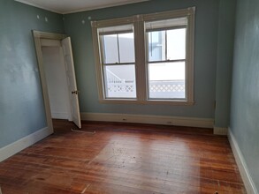 14 Bellevue Ave, Unit 14 B Bellevue Ave in Gloucester, MA - Building Photo - Building Photo