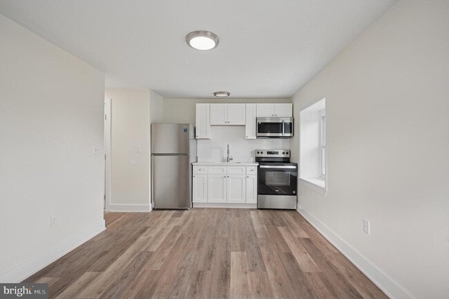 111 W Queen Ln in Philadelphia, PA - Building Photo - Building Photo