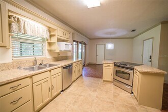 1009 NW 39th Dr in Gainesville, FL - Building Photo - Building Photo