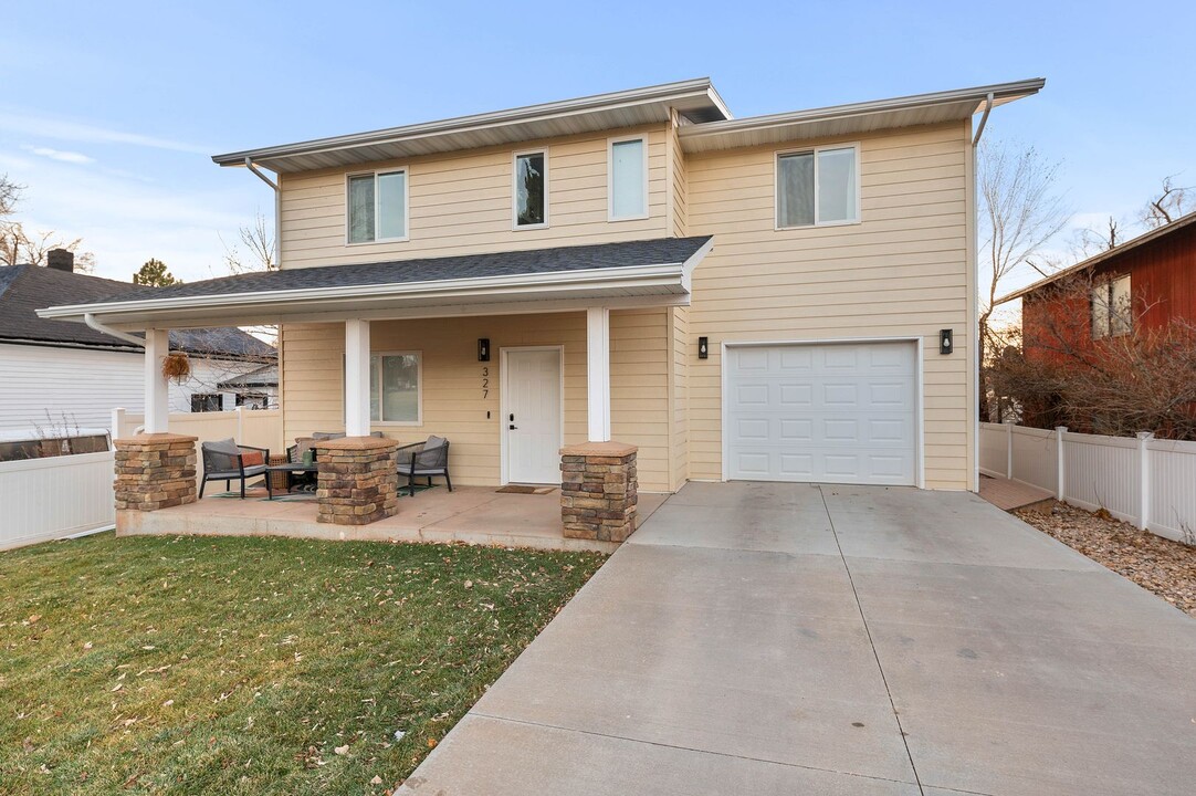 327 State St in Spearfish, SD - Foto de edificio