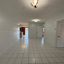 6980 NW 173rd Dr in Hialeah, FL - Building Photo - Building Photo