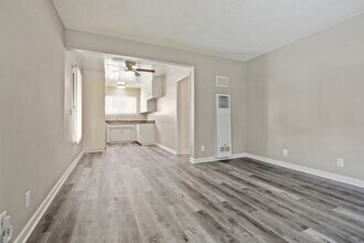 4520 Hazeltine Ave in Van Nuys, CA - Foto de edificio - Building Photo