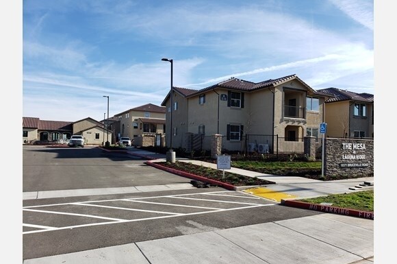 The Mesa at Laguna Ridge in Elk Grove, CA - Foto de edificio - Building Photo