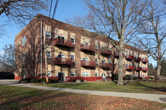 Ole School Village Apartments in Eaton Rapids, MI - Building Photo - Building Photo