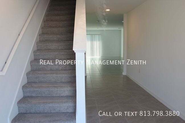 37456 Angel Wings Ave in Zephyrhills, FL - Foto de edificio - Building Photo