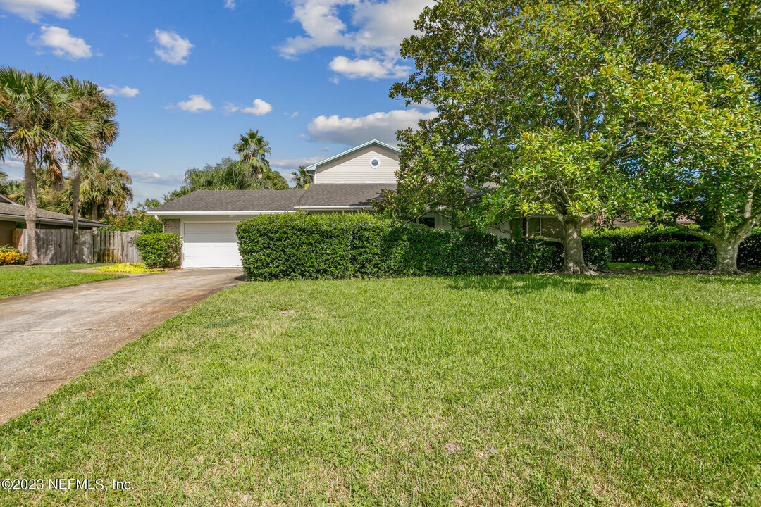 1751 Sea Oats Dr in Atlantic Beach, FL - Building Photo