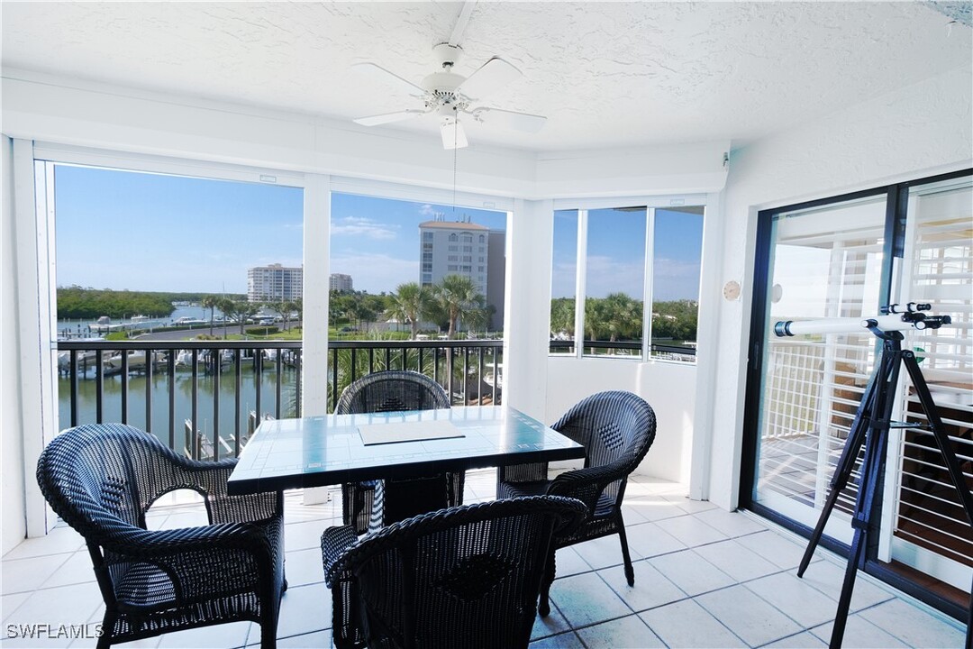 12945 Vanderbilt Dr in Naples, FL - Building Photo