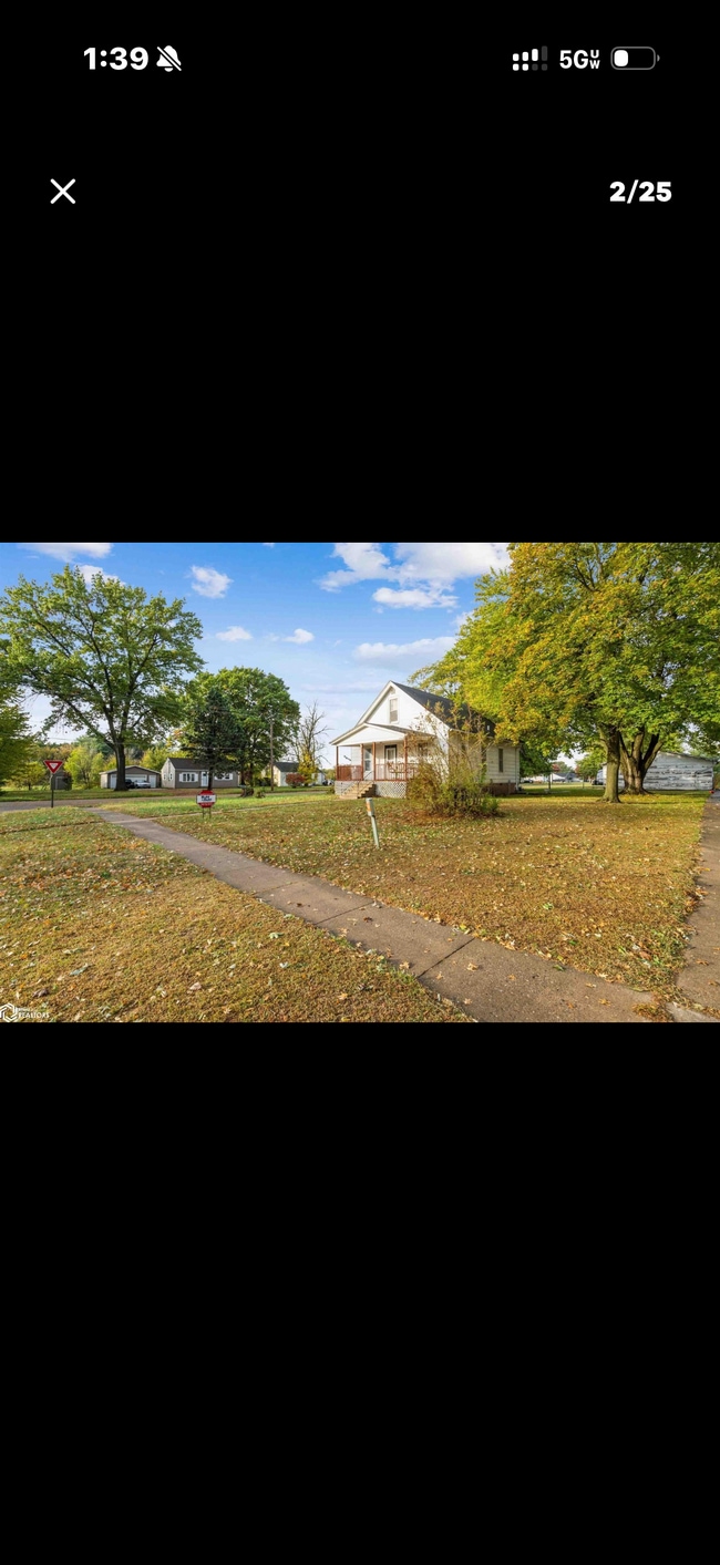 406 Center St in Middletown, IA - Foto de edificio - Building Photo