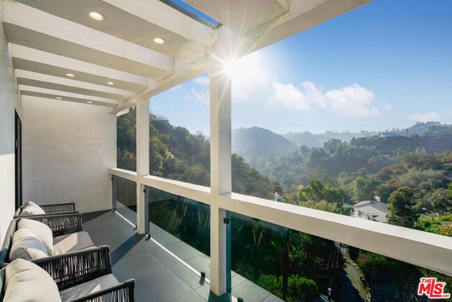 2515 Thames St in Los Angeles, CA - Building Photo - Building Photo