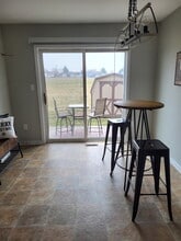 610 Cricket Ln in Mcsherrystown, PA - Foto de edificio - Building Photo