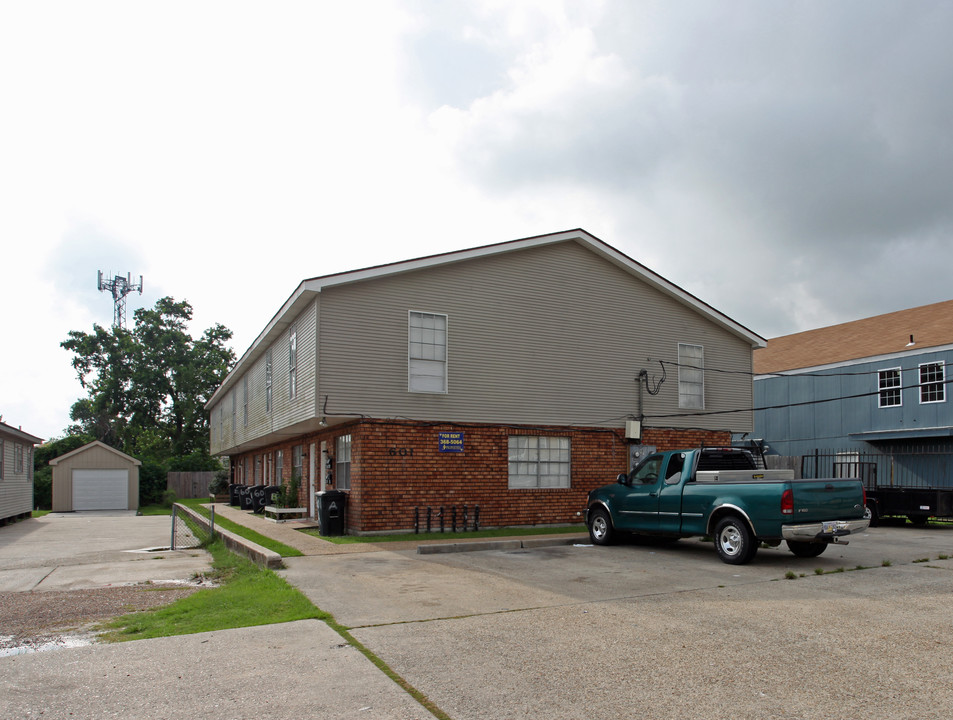 601 Nel Pl in Gretna, LA - Building Photo